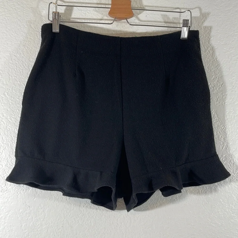 VERY J Black Ruffle Hem Shorts With Side Pockets & Back Zipper NEW